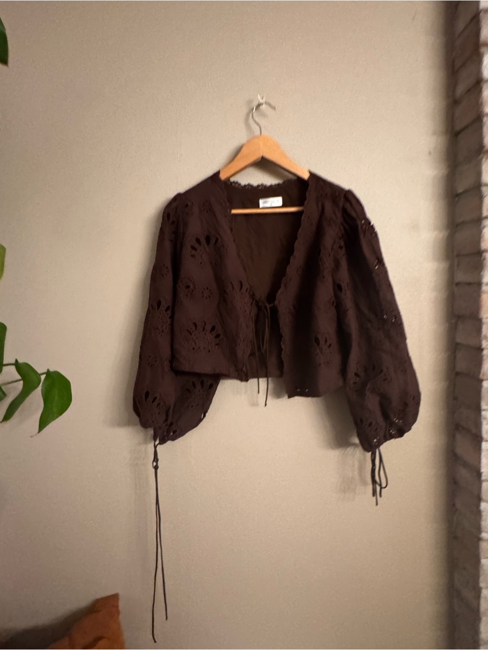 VESTIQUE Eyre Lace-Trim Blouse